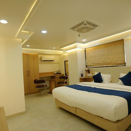 Hotel 6 Seasons, Koregoan Park, Пюн Екстериор снимка