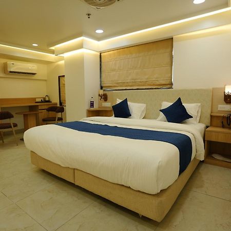 Hotel 6 Seasons, Koregoan Park, Пюн Екстериор снимка