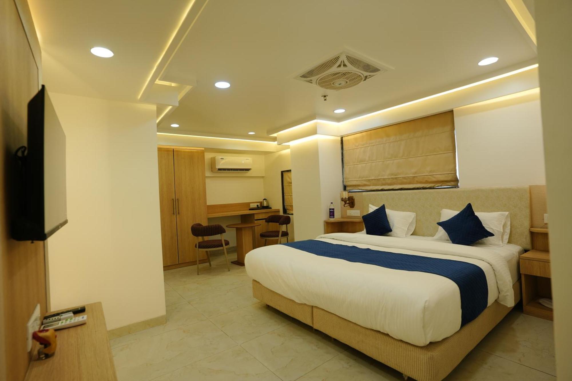 Hotel 6 Seasons, Koregoan Park, Пюн Екстериор снимка