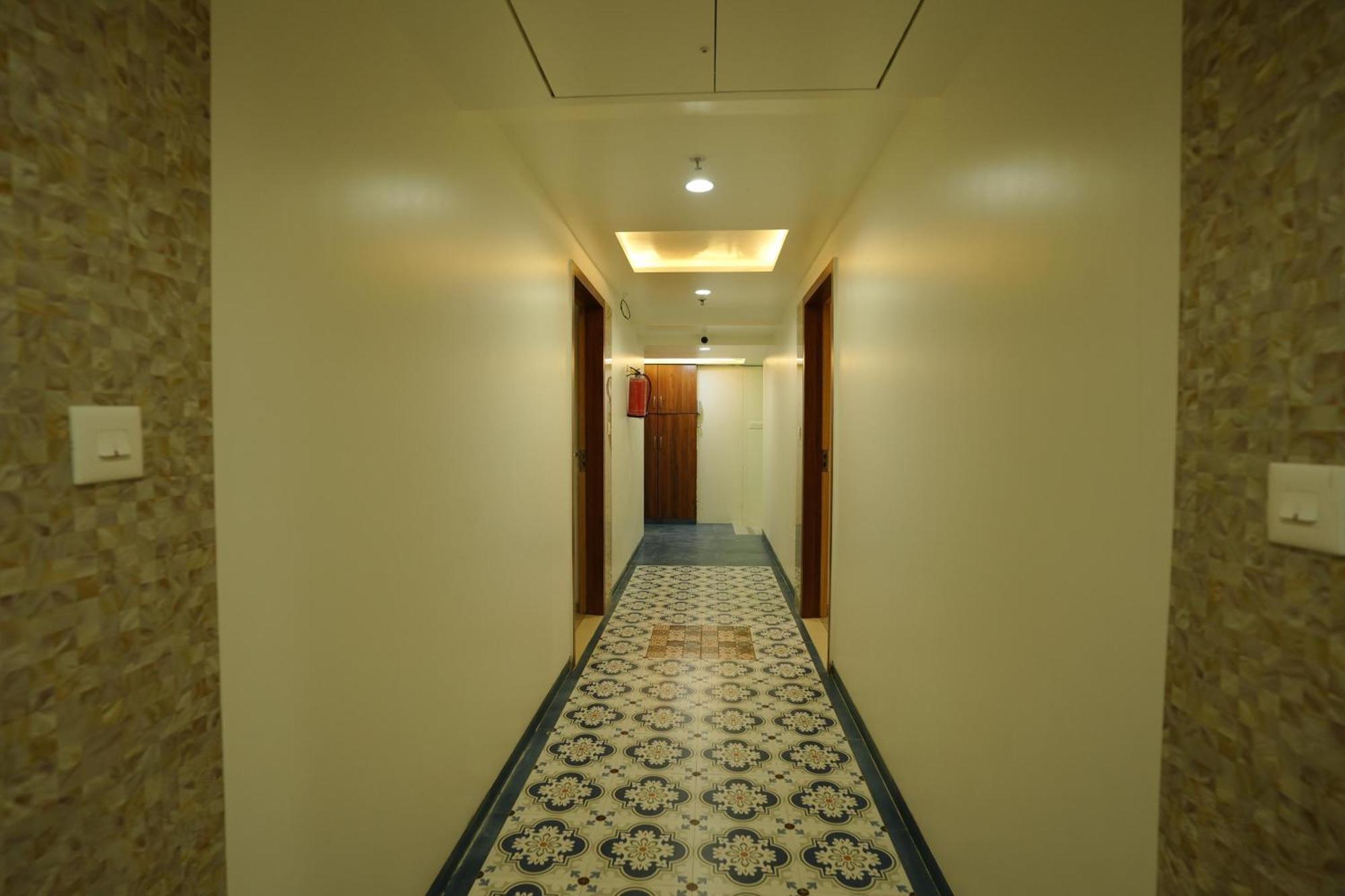 Hotel 6 Seasons, Koregoan Park, Пюн Екстериор снимка