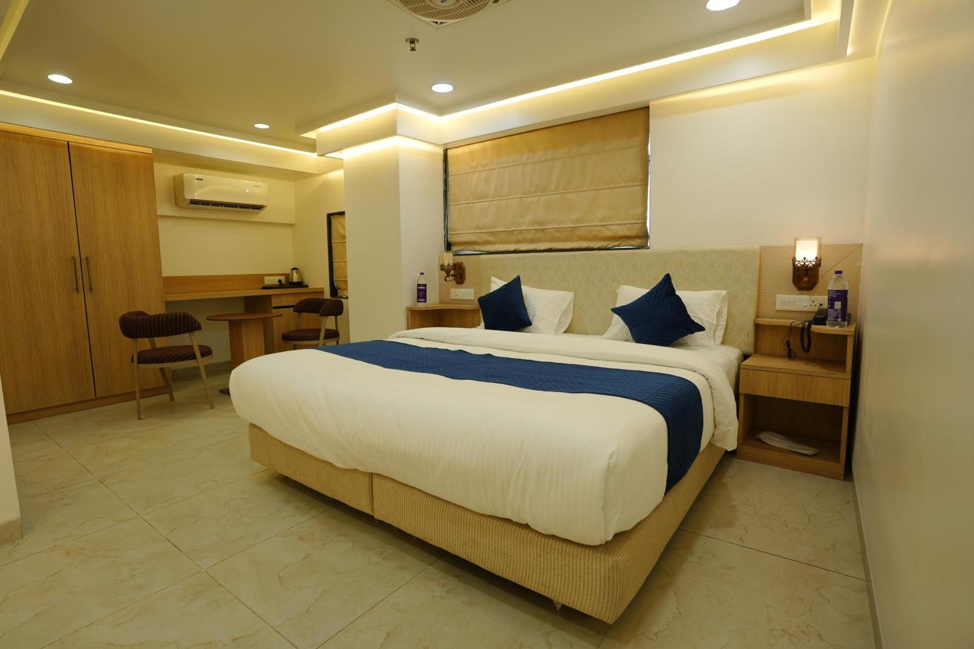 Hotel 6 Seasons, Koregoan Park, Пюн Екстериор снимка