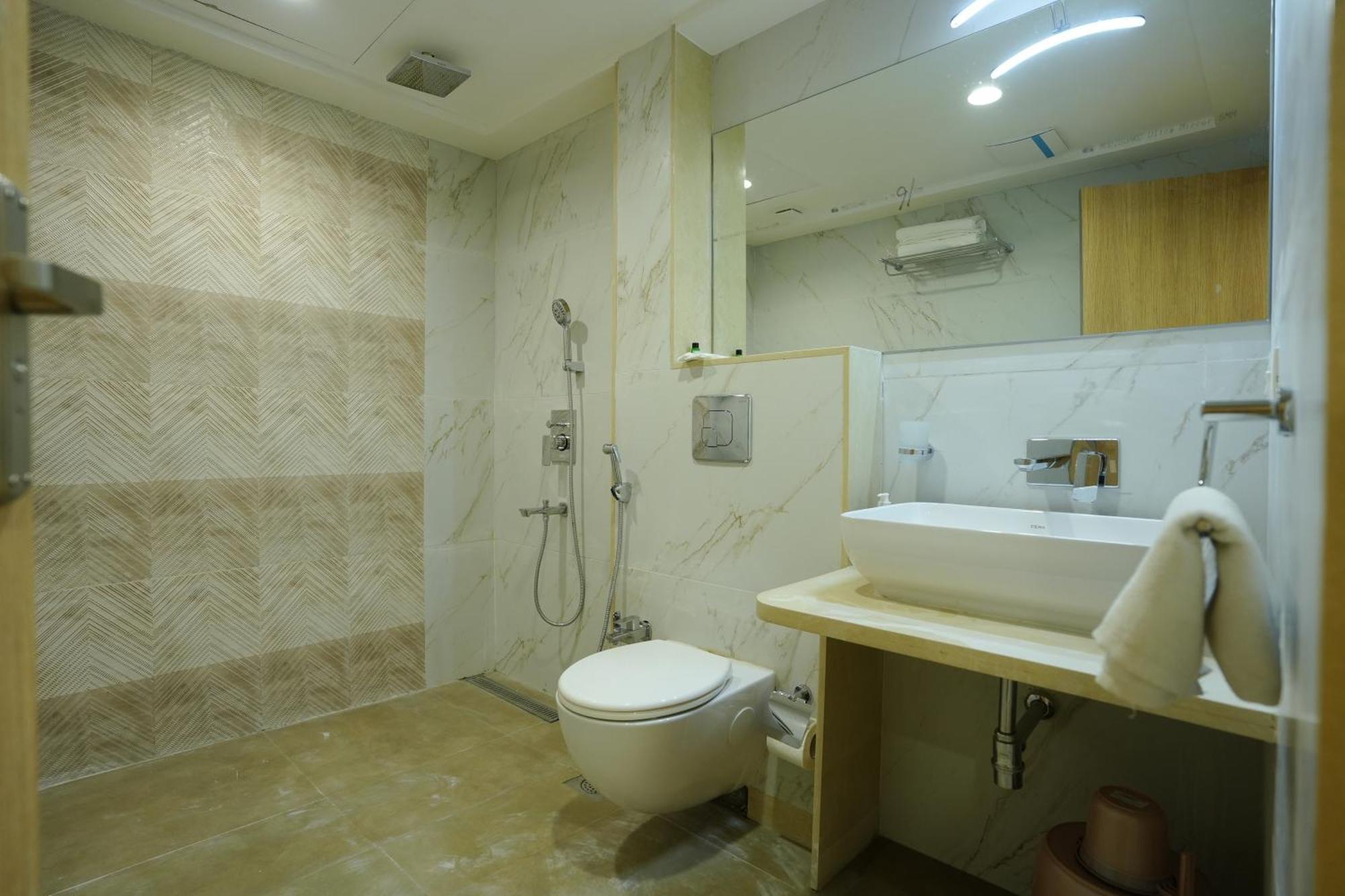 Hotel 6 Seasons, Koregoan Park, Пюн Екстериор снимка